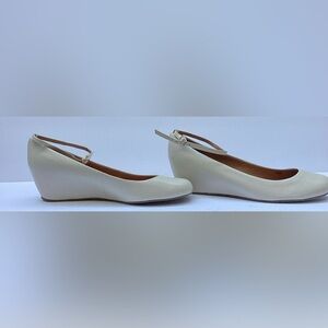 Aldo White Leather Bracelet shoes with wedge heel. Size 10